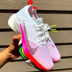 Nike Air Zoom Tempo NEXT% Flyknit